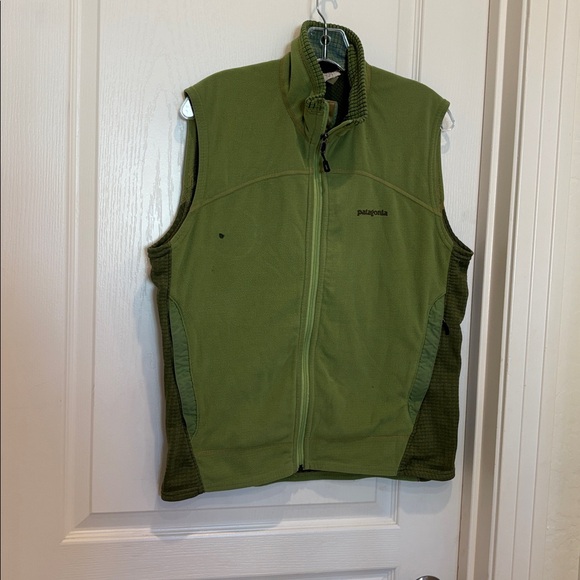 Patagonia Other - Men’s Patagonia R1 Green Vest Medium Project Jacket Coat